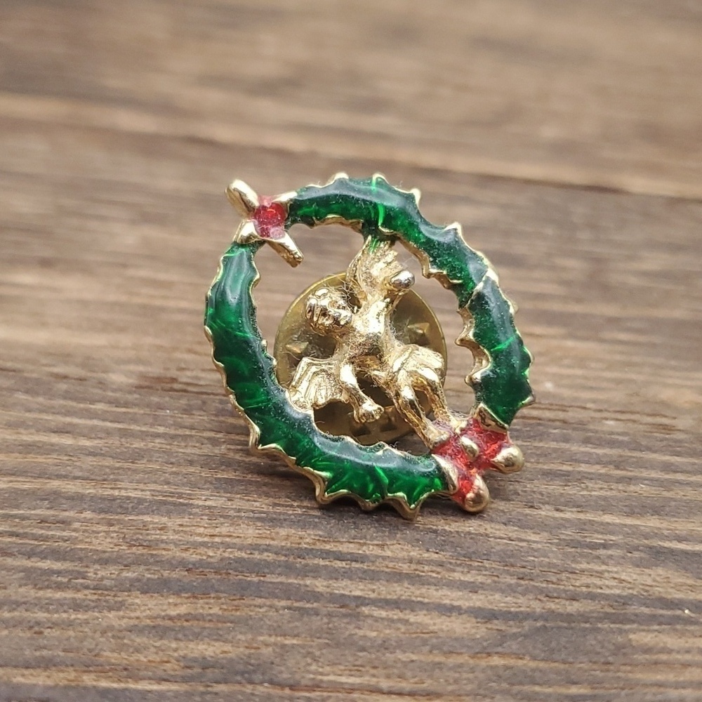 B409 angel‎ in Christmas wreath tis the season brooch